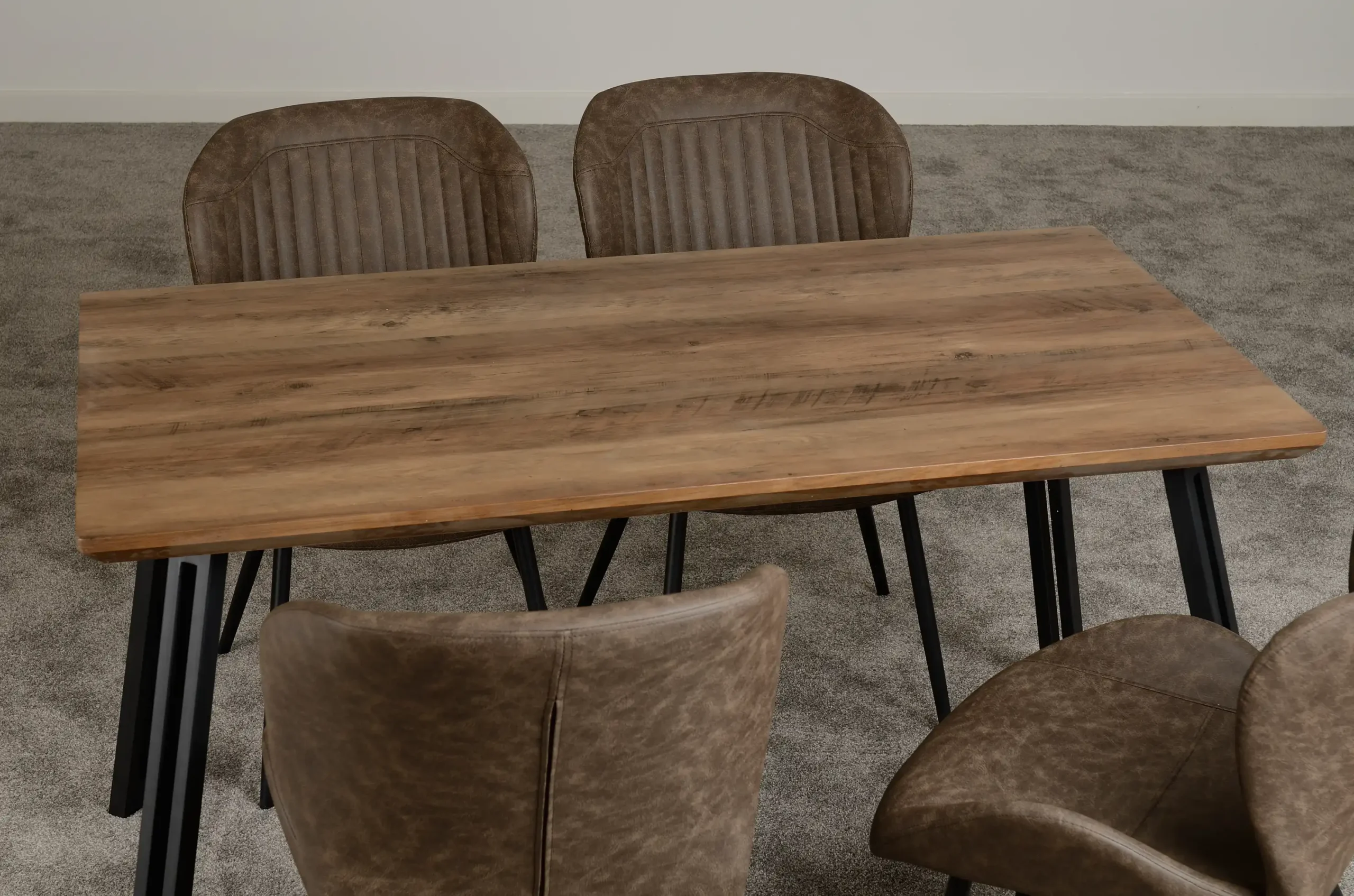 quebec-straight-edge-dining-set